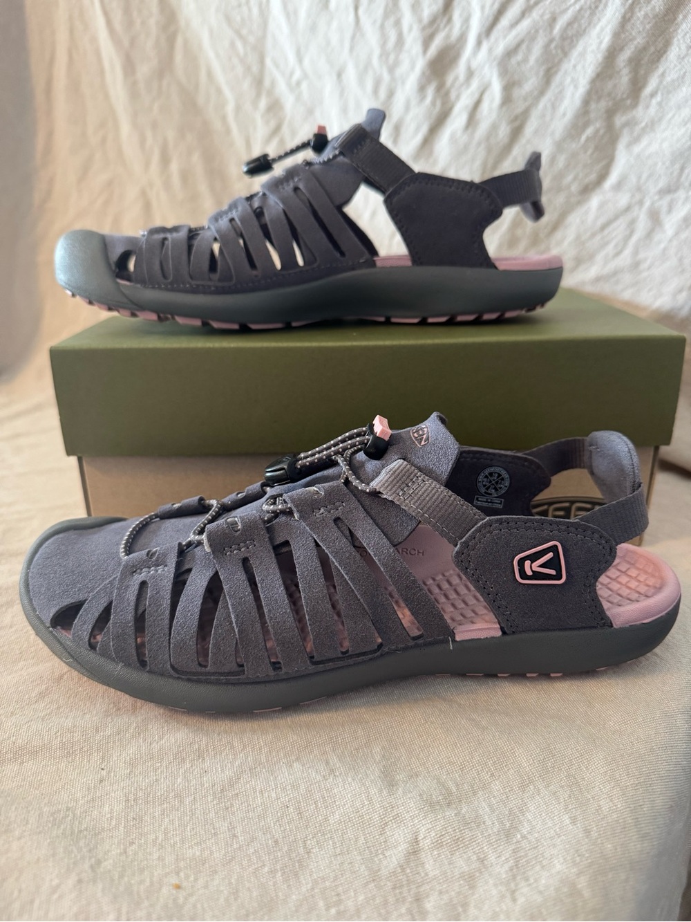 NWT Keen Cypress Women's Strappy Closed-Toe Sandals Mauve and Pale Pink Outdoors